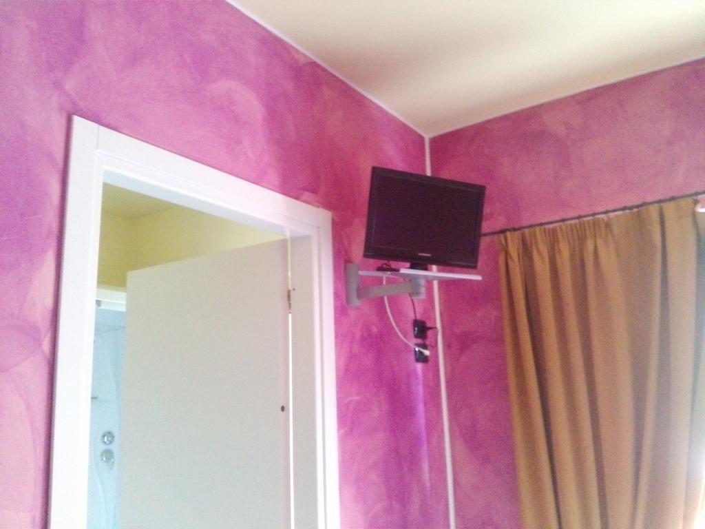 Hotel Empire Resort Iseo Oda fotoğraf